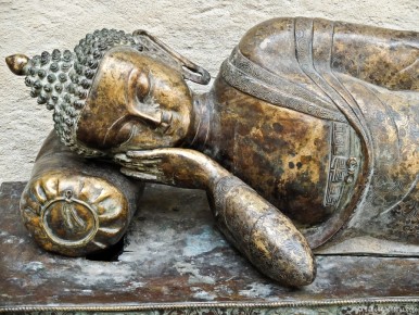 010-04-009 Italy Sleeping Buddha Bronze Figure2-LR