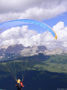 010-05-040 Paragliding Dolomites View Alpine-LR