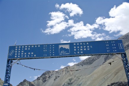 08-06-001 Ladakh Indus valley Road Sign