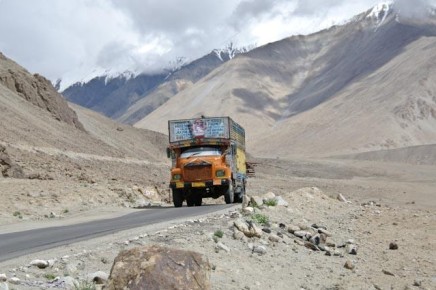08-05-004 Ladakh Pangong Lorry