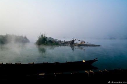 041-017 River Boat in fog-LRC