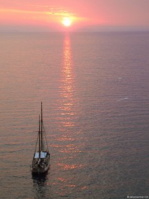 010-05-011 Italy Small Sailing Boat Coast Sea Sunset-LR