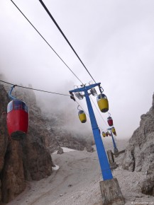 010-05-037 Italy Cable Railway Oldtimer Yellow Red Fog Alpine-LR