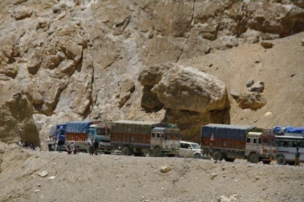 08-05-006 Ladakh Sarchu Trafic Jam