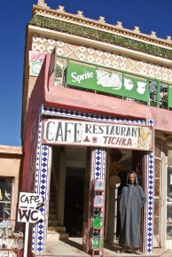 032-086 Tichka Pass Café with Berber-LRC