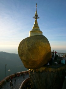 01-1-004 Burma Kyaikto Golden Rock Temple