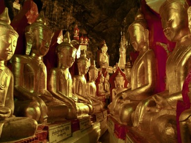 01-1-006 Burma Golden Buddhas in Pindaya Caves
