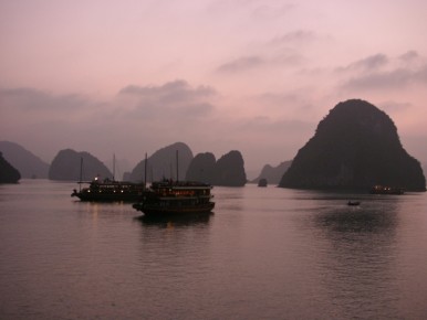 071 071 Halong Bay Sunset Boats