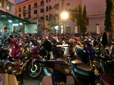 075-009 Vietnam Motorbikes en masse